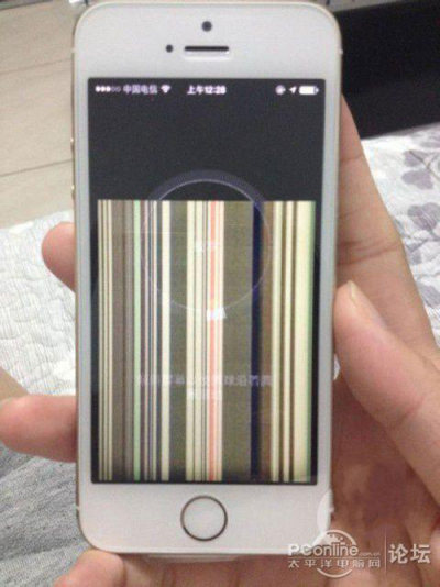 网友爆iPhone5s花屏门 iPhone5s花屏怎么办