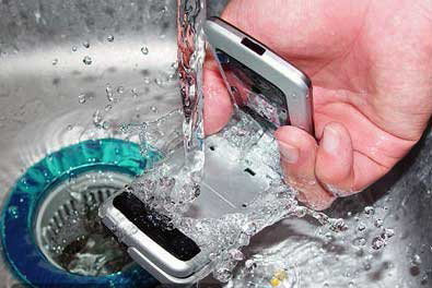 手机掉水里怎么办?