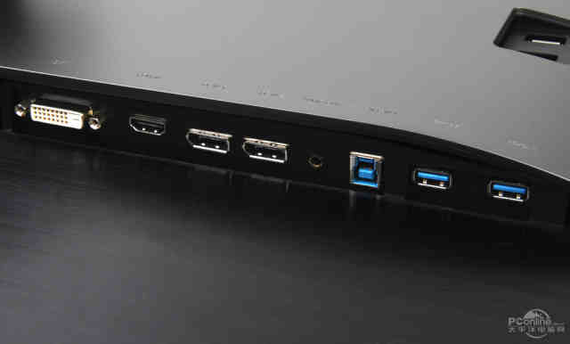 显示器的背面拥有两个 usb3.