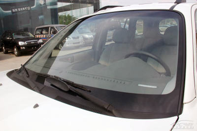 外拉式门把手            前挡风玻璃