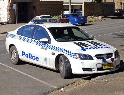 左:韓國警車 右:澳大利亞警車