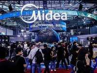 2025家电“中场战事”：美的突围，海尔提速，格力蓄能