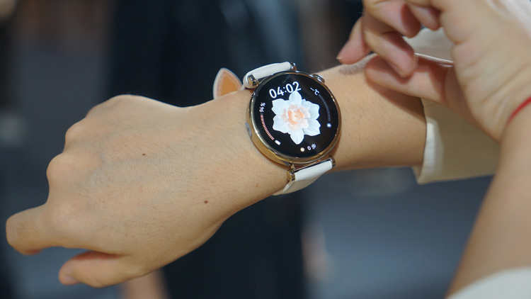 华为WATCH GT 4发布：穿戴时尚新潮流，好看得不像智能手表！